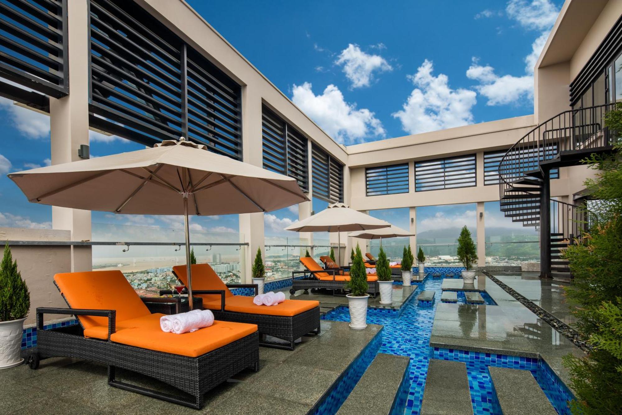 Luxury Beach Condo 5-Star, Rooftop Pool Da Nang Exteriör bild